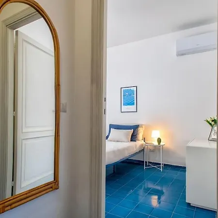 Blu Vintage - Magnolia Holidays *