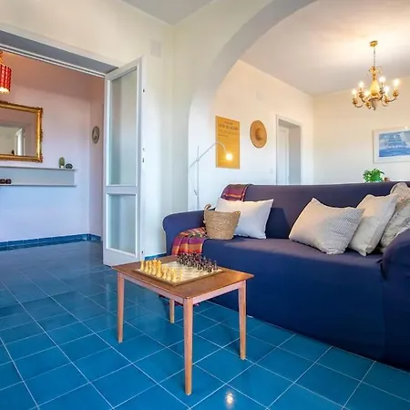 Blu Vintage - Magnolia Holidays *