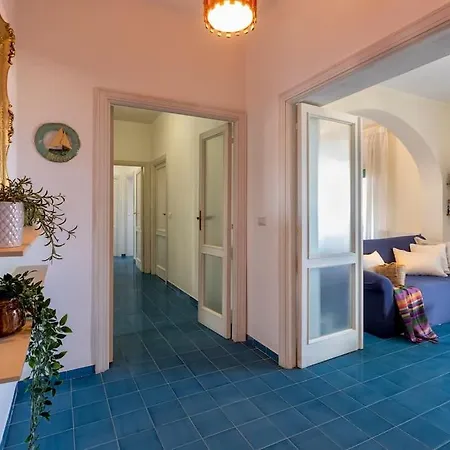 Blu Vintage - Magnolia Holidays *