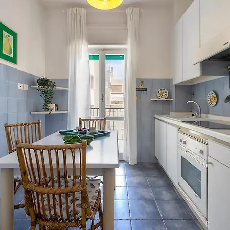 Blu Vintage - Magnolia Holidays *